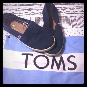 Toms